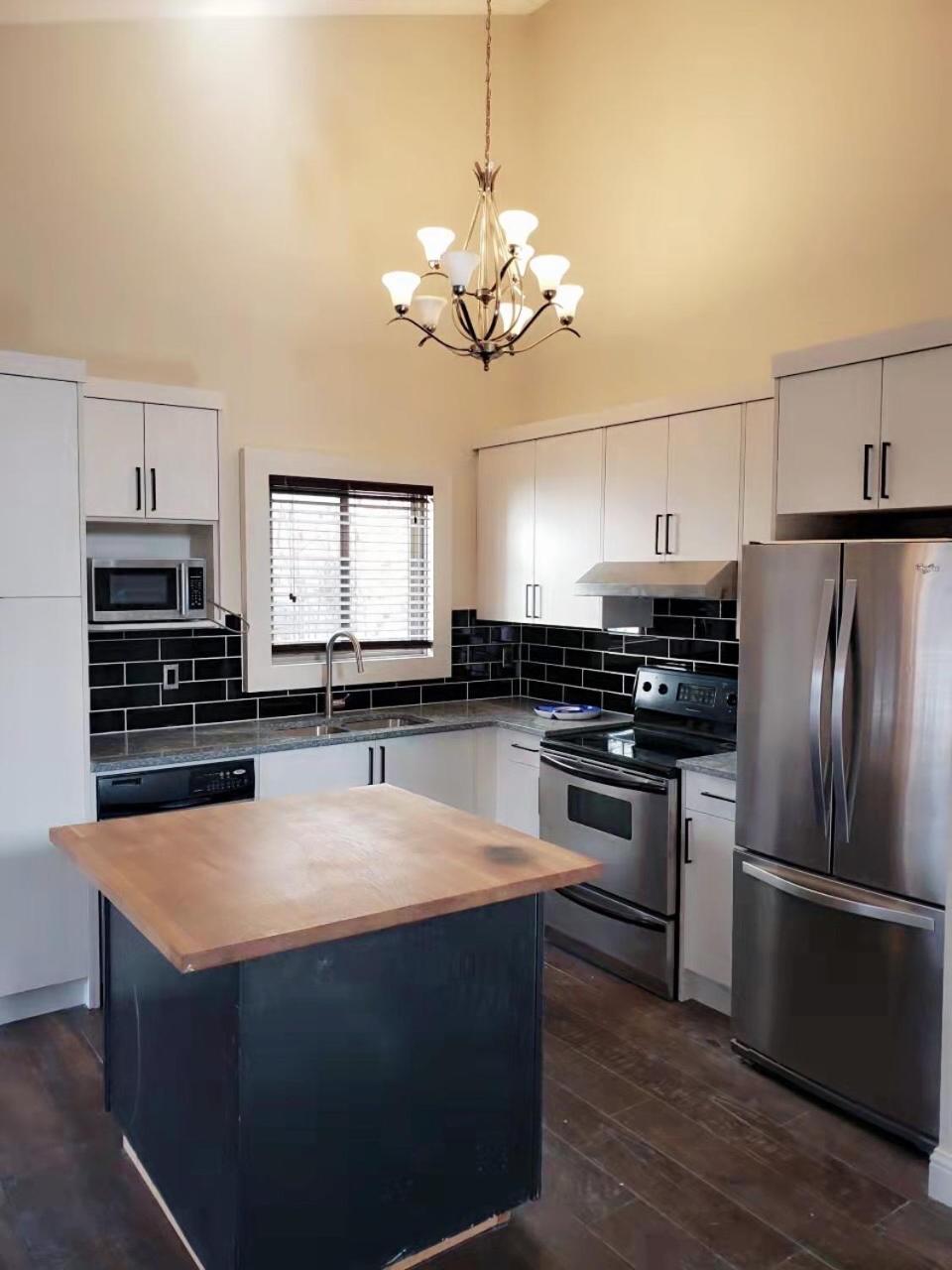 Gorgeous House&30 Second Bus Station Close C-Train& Free Parking YYC Buitenkant foto