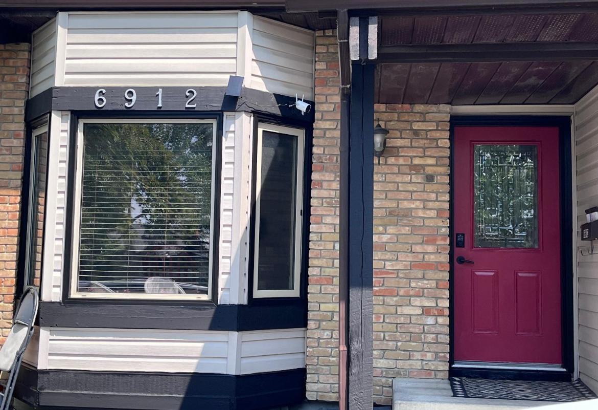 Gorgeous House&30 Second Bus Station Close C-Train& Free Parking YYC Buitenkant foto
