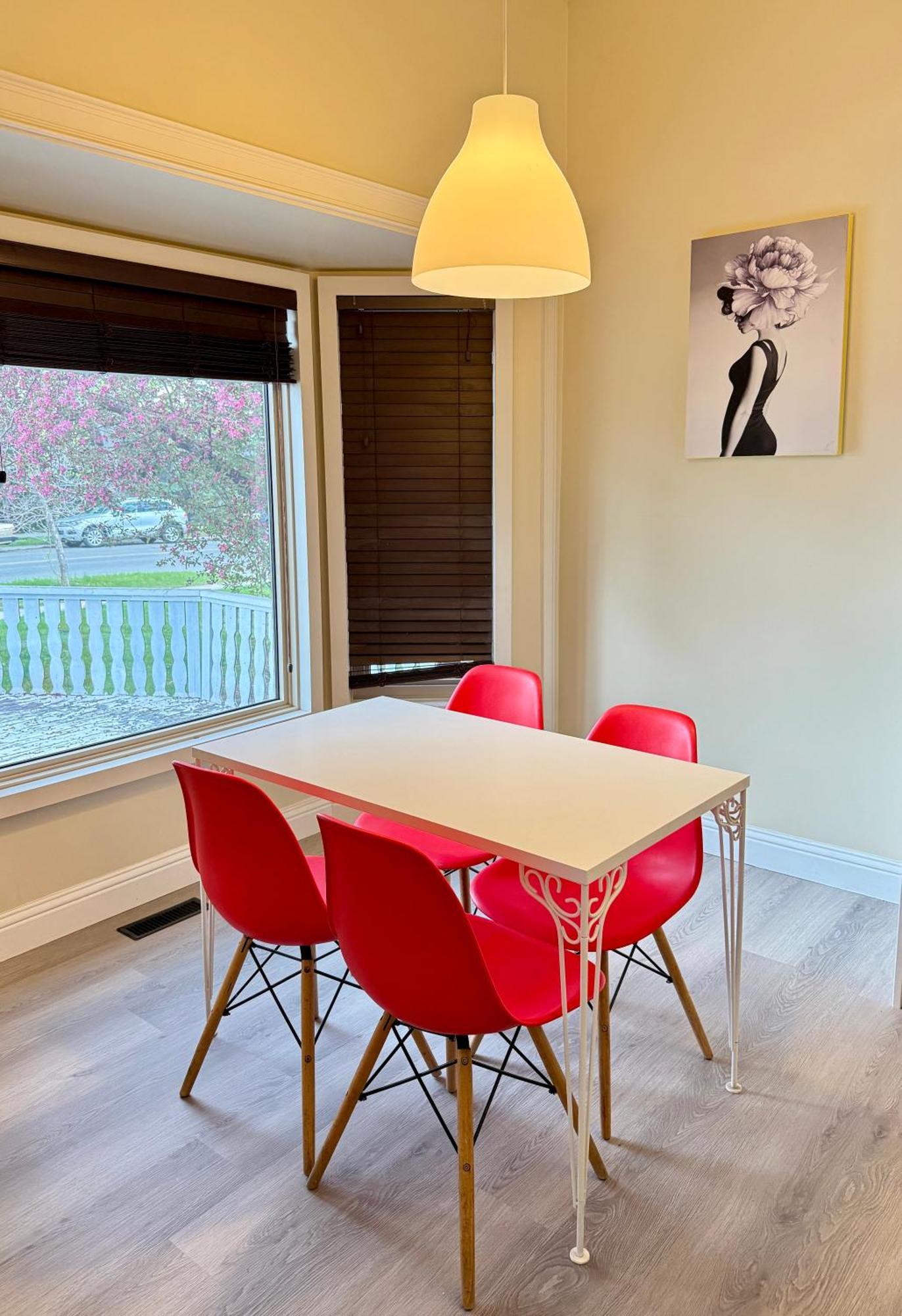 Gorgeous House&30 Second Bus Station Close C-Train& Free Parking YYC Buitenkant foto